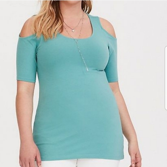 torrid Tops - ⬇️🆕️ TORRID  Coldshoulder Foxy Tee